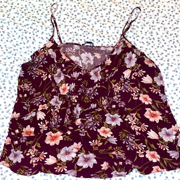 Tops - Low cut top